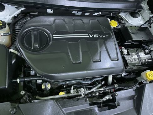 Used 2018 Jeep Cherokee Limited image 32