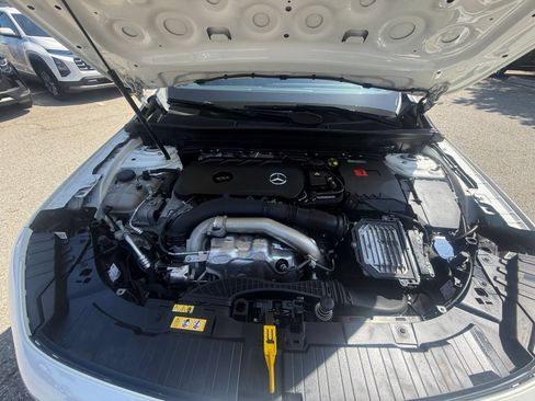 Used 2025 Mercedes-Benz GLB 250 image 31
