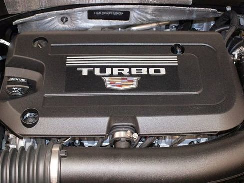 Used 2023 Cadillac XT4 Luxury w/ Cold Weather Package image 4