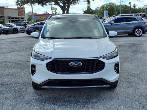 Used 2023 Ford Escape Platinum AWD/4WD image 2