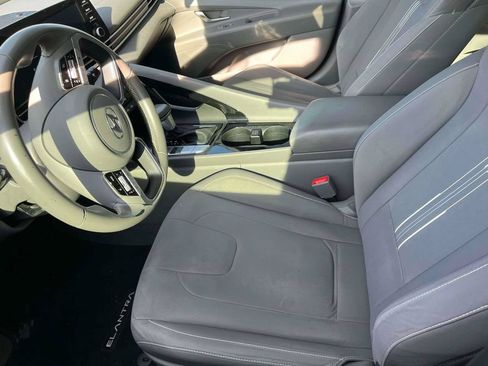 Used 2022 Hyundai Elantra SEL w/ Convenience Package FWD image 8