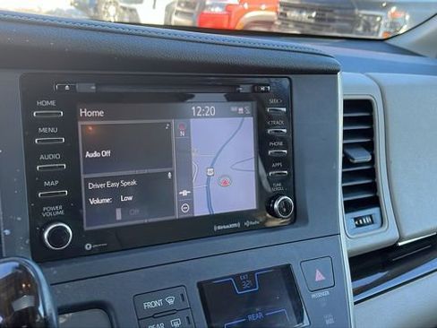 Used 2018 Toyota Sienna XLE w/ XLE Navigation Package image 15