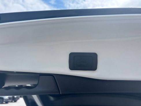 Used 2023 Toyota RAV4 SE w/ Convenience Package AWD/4WD image 9