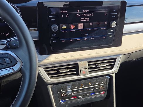 Used 2025 Volkswagen Taos SE image 16