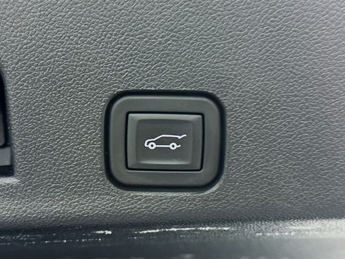 Used 2025 GMC Acadia Elevation image 31