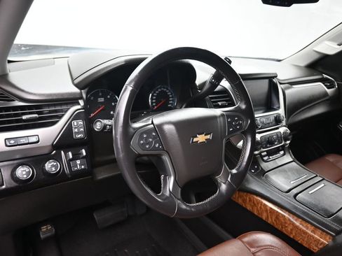 Used 2019 Chevrolet Suburban Premier w/ Premier Plus Edition AWD/4WD image 14
