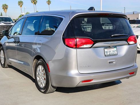 Used 2021 Chrysler Voyager L FWD image 7