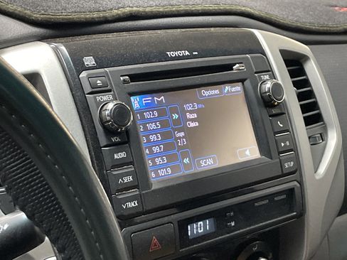 Used 2013 Toyota Tacoma 4x4 Access Cab V6 w/ TRD Off-Road Pkg image 9