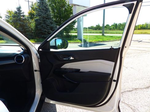 Used 2025 Chevrolet Trax LT image 39