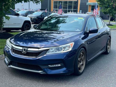 Used 2017 Honda Accord Sport image 2