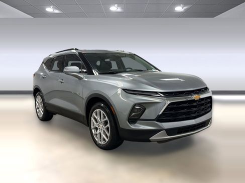 Used 2023 Chevrolet Blazer LT FWD image 6