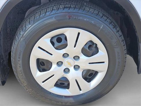 Used 2019 Chevrolet Trax LS w/ LPO, Protection Package FWD image 21