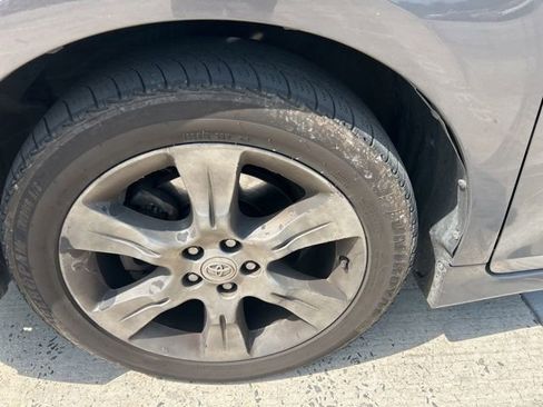 Used 2013 Toyota Sienna SE FWD image 11
