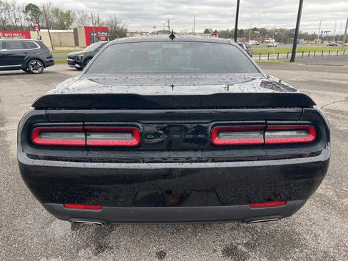 Used 2020 Dodge Challenger SXT w/ Plus Package image 4