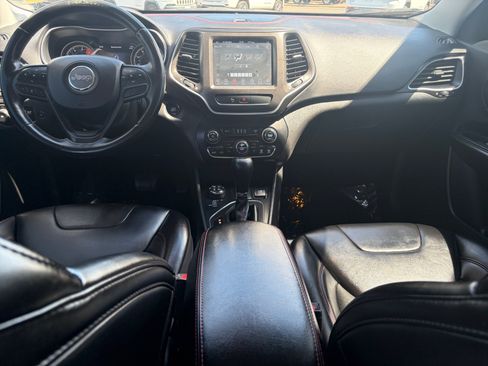 Used 2019 Jeep Cherokee Trailhawk w/ Comfort/Convenience Group AWD/4WD image 17