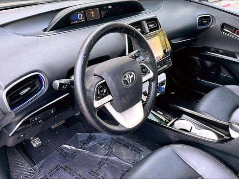 Used 2016 Toyota Prius Four Touring w/ Preferred Accessory Package FWD image 17