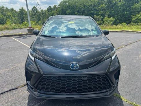 Certified 2025 Toyota Sienna XSE AWD/4WD image 8