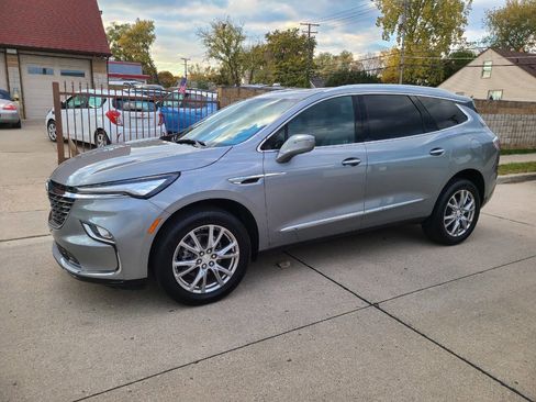 Used 2024 Buick Enclave Essence w/ Experience Buick Package image 7