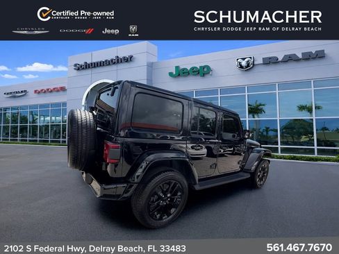 Used 2023 Jeep Wrangler Unlimited Sahara AWD/4WD image 7