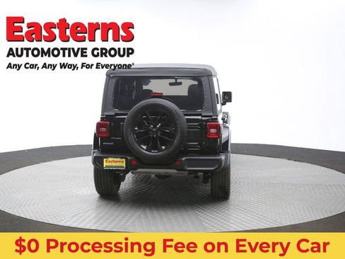 Used 2021 Jeep Wrangler Unlimited Sahara w/ Cold Weather Group AWD/4WD image 38