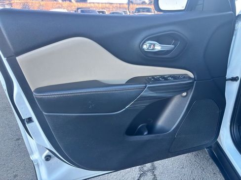 Used 2015 Jeep Cherokee Limited image 14