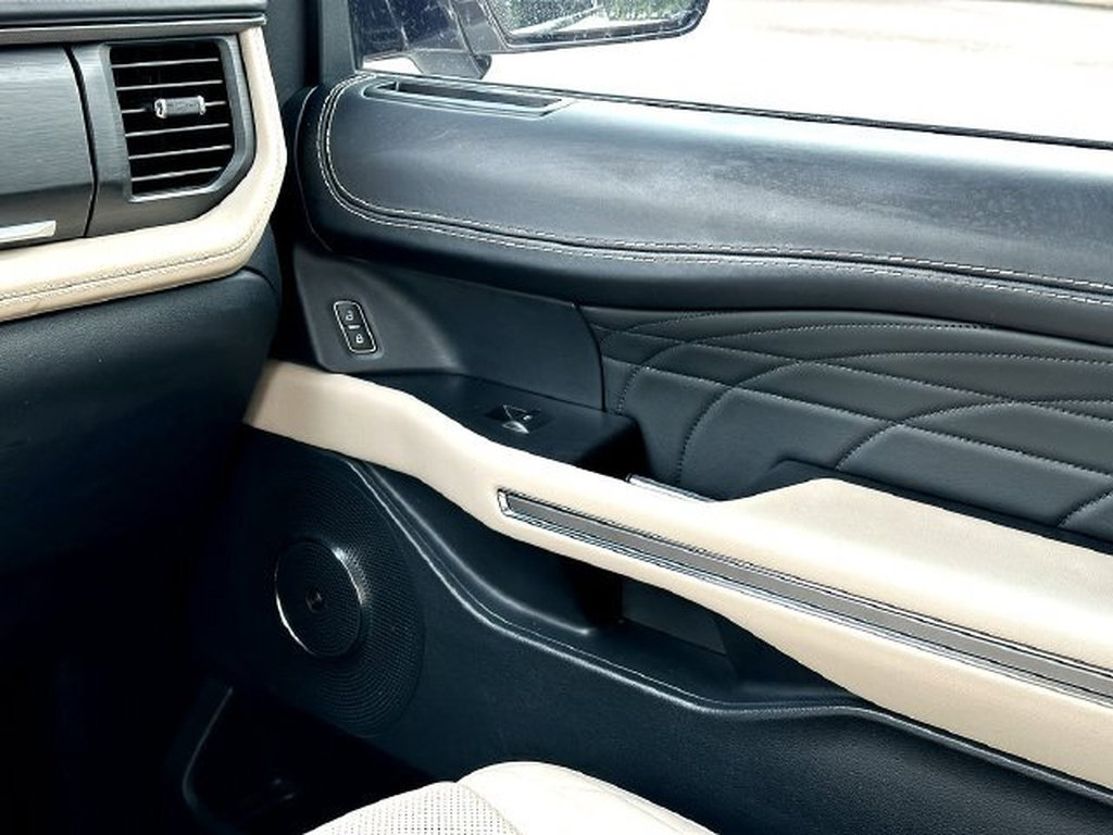 Used 2022 Ford Expedition Max Platinum RWD image 29