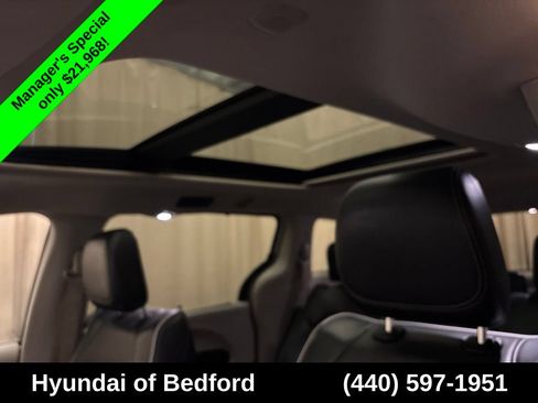 Used 2023 Chrysler Pacifica Limited FWD image 24
