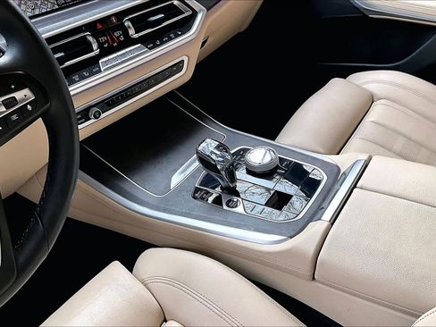 Used 2022 BMW X5 sDrive40i w/ Premium Package image 17