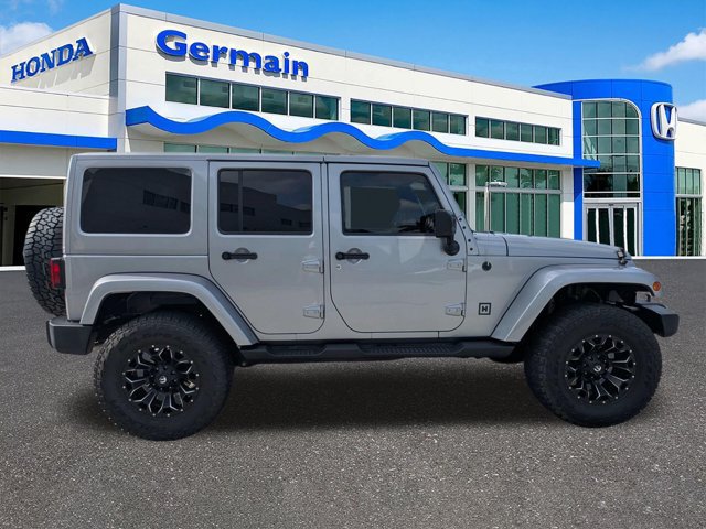 Used 2017 Jeep Wrangler Unlimited Sahara w/ Connectivity Group AWD/4WD image 4