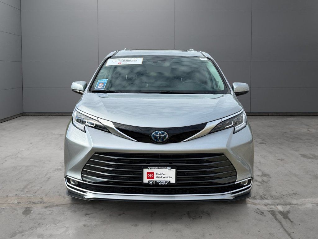 Certified 2023 Toyota Sienna Limited AWD/4WD image 8