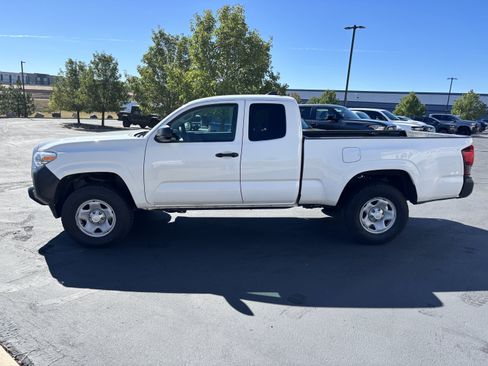 Used 2019 Toyota Tacoma SR AWD/4WD image 4