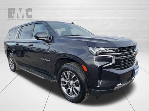 Used 2023 Chevrolet Suburban LT image 3