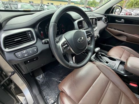 Used 2019 Kia Sorento SX w/ SX Touring Package FWD image 10