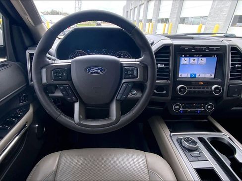 Used 2018 Ford Expedition XLT w/ Equipment Group 202A image 5