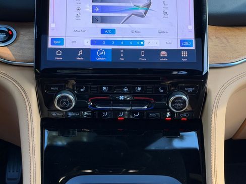 Used 2024 Jeep Grand Cherokee L Summit image 22