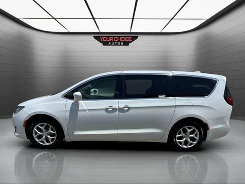 Used 2018 Chrysler Pacifica Touring Plus w/ Tire & Wheel Group image 2