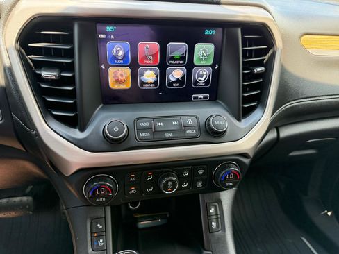 Used 2019 GMC Acadia Denali w/ Technology Package FWD image 32