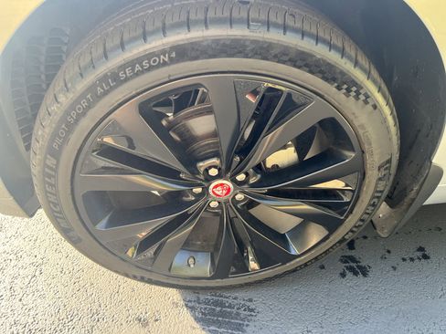 Used 2018 Jaguar F-PACE R-Sport image 9