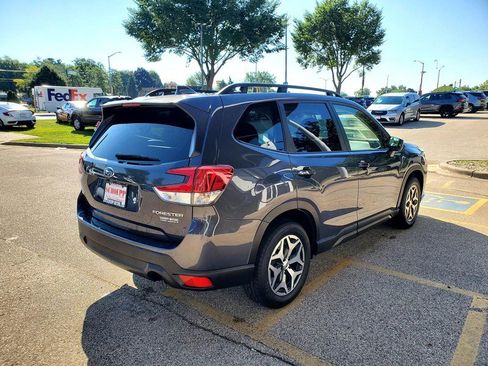 Used 2022 Subaru Forester Premium AWD/4WD image 5
