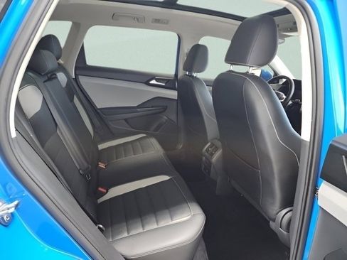 Used 2022 Volkswagen Taos SEL w/ Panoramic Sunroof Package image 21