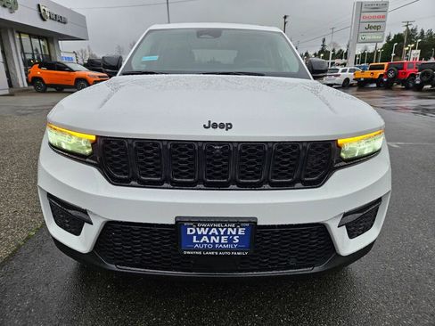 Used 2023 Jeep Grand Cherokee Limited w/ Luxury Tech Group II image 8