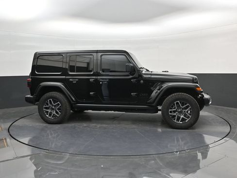 Used 2026 Jeep Wrangler Unlimited Sahara w/ Safety Group AWD/4WD image 9