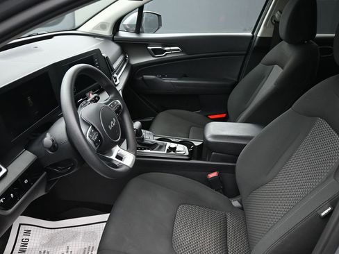 Used 2023 Kia Sportage LX image 11