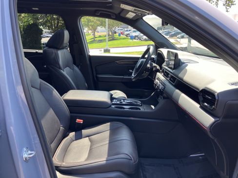 Certified 2025 Honda Pilot Black Edition image 37