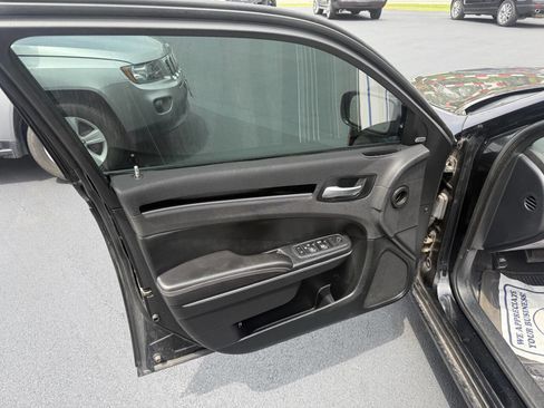 Used 2018 Chrysler 300 S w/ 300S Premium Group image 14
