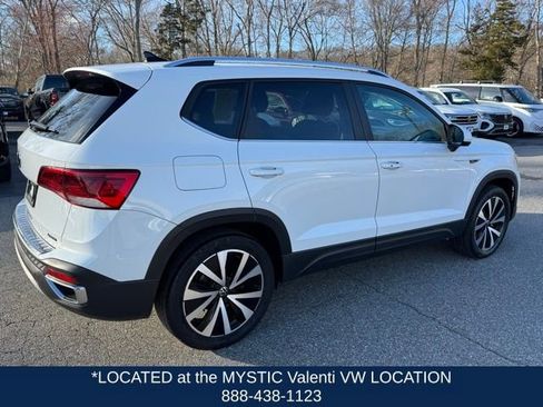 Certified 2023 Volkswagen Taos SE w/ Panoramic Sunroof Package image 5