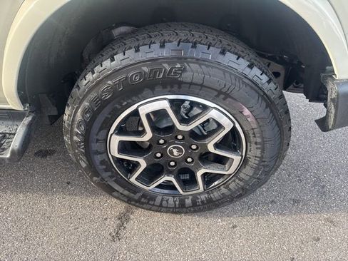 New 2025 Ford Bronco Outer Banks image 4