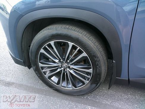 Used 2024 Toyota Grand Highlander AWD Hybrid image 11