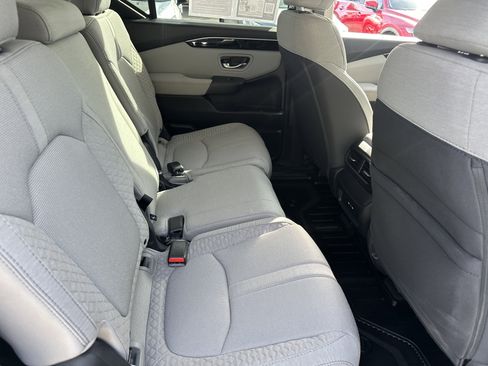 Used 2024 Honda Pilot LX image 13