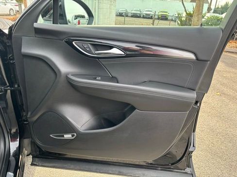 Used 2025 Buick Envision Preferred image 28